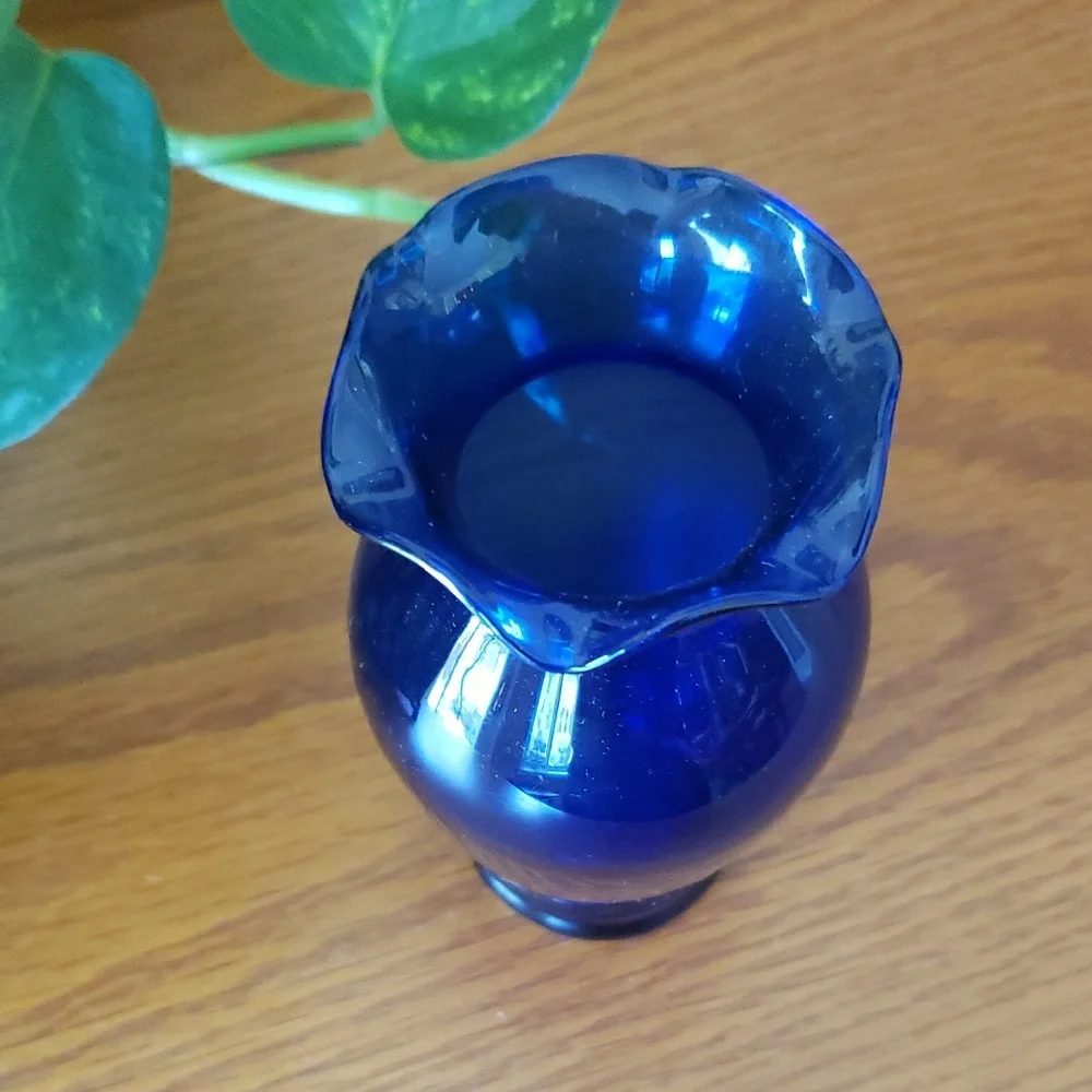 Vtg Blue Glass Bud Vase - Approx 5 1/4